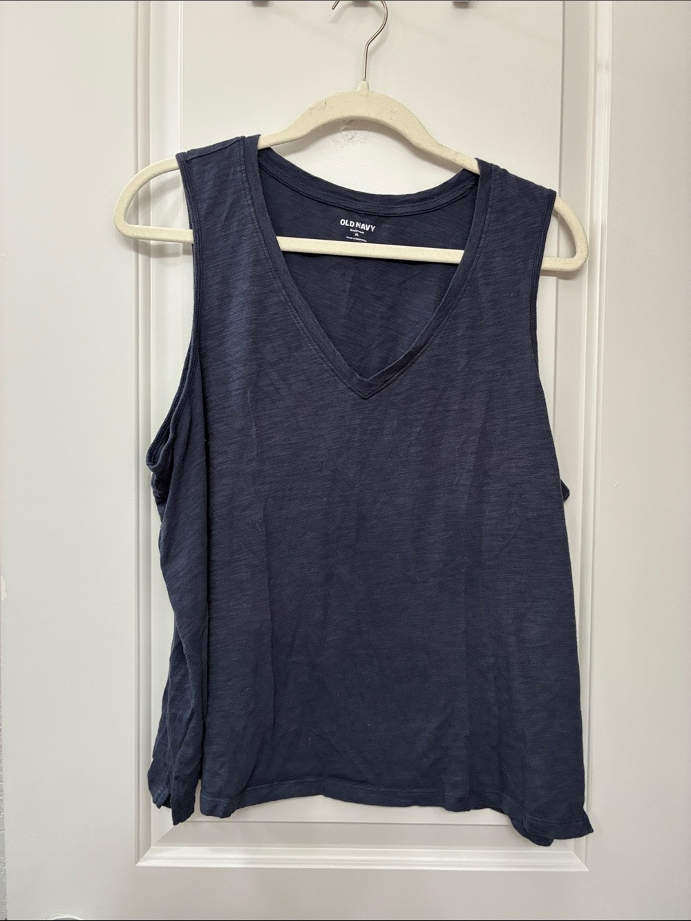 Old Navy Navy V-Neck Sleeveless Tank Top